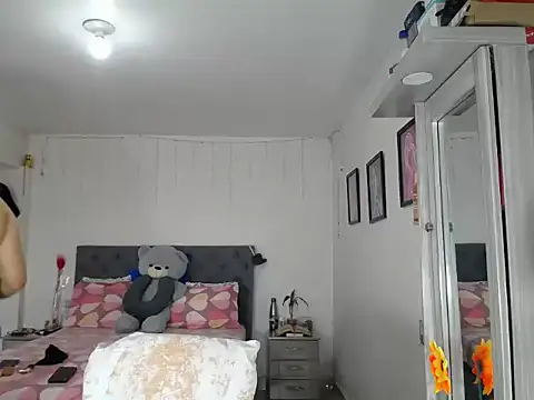 Snapshot of Corina_hot chatting on 09.23.25 Corina hot online show from 09.23.25