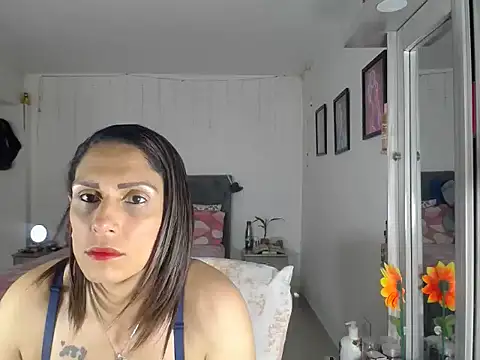 Snapshot of Corina_hot chatting on 10.03.25 Corina hot online show from 10.03.25