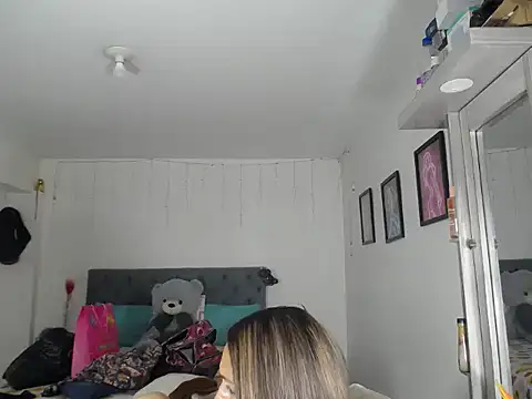 Snapshot of Corina_hot chatting on 10.11.25 Corina hot online show from 10.11.25