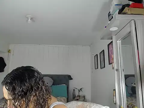 Snapshot of Corina_hot chatting on 10.14.25 Corina hot online show from 10.14.25