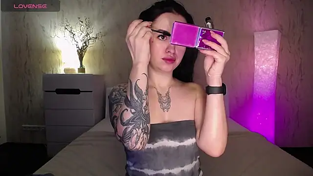 Snapshot of VioletCatt chatting on 03.12.25 VioletCatt online show from 03.12.25