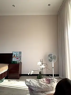 Hott Lolla online show from 09.14.25