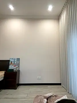 Hott Lolla online show from 10.04.25