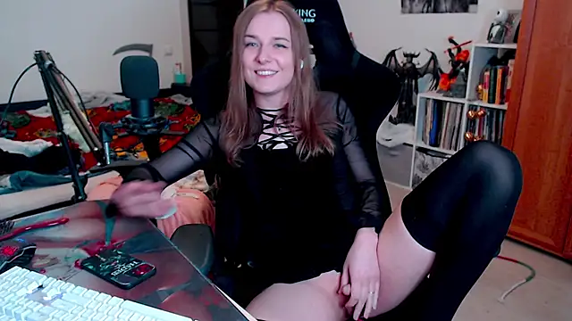 Snapshot of stellablondy chatting on 12.17.24 stellablondy online show from 12.17.24