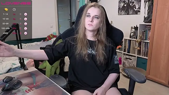 Snapshot of stellablondy chatting on 10.13.25 stellablondy online show from 10.13.25