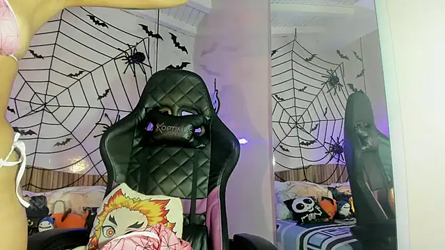 IamNayuta online show from 10.25.25