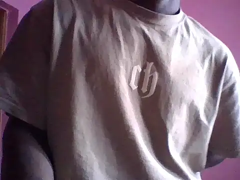 Snapshot of Tonedom chatting on 10.08.25 Tonedom online show from 10.08.25