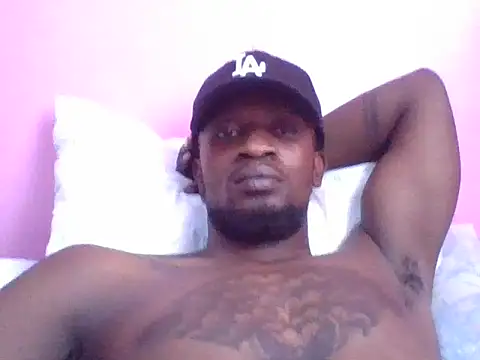 Snapshot of Tonedom chatting on 10.29.25 Tonedom online show from 10.29.25