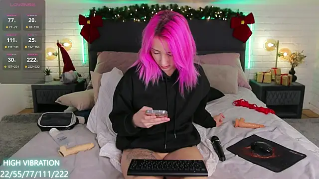 Snapshot of Selena_Lily chatting on 12.30.24 Selena Lily online show from 12.30.24