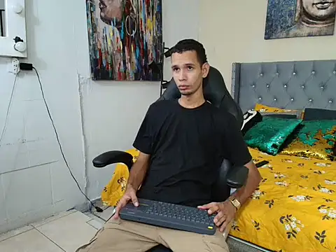 Snapshot of tonny_23cm_ chatting on 10.15.25 tonny 23cm online show from 10.15.25