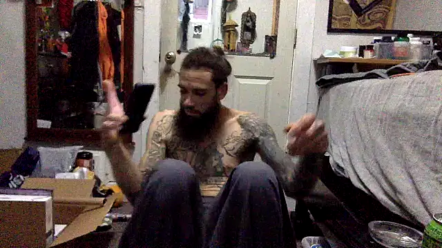 Snapshot of Robriguezxxx chatting on 12.25.24 Robriguezxxx online show from 12.25.24