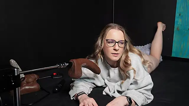 Snapshot of little_princess92 chatting on 10.15.25 little princess92 online show from 10.15.25