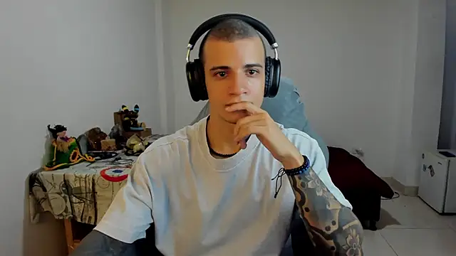 Snapshot of Balo_lovers chatting on 03.11.25 Balo lovers online show from 03.11.25