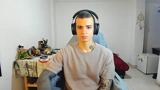 Snapshot of Balo_lovers chatting on 03.22.25 Balo lovers online show from 03.22.25