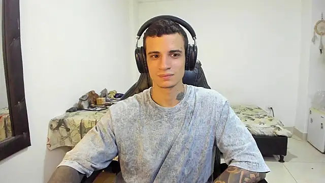 Snapshot of Balo_lovers chatting on 10.28.25 Balo lovers online show from 10.28.25