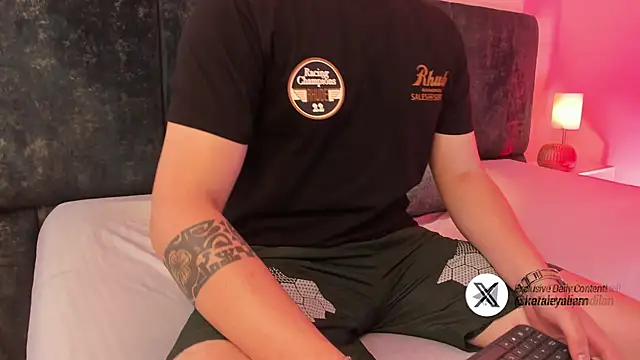 Snapshot of kataleyandliam chatting on 03.18.25 kataleyandliam online show from 03.18.25