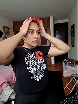 Thaliacooper  online show from 02.19.25