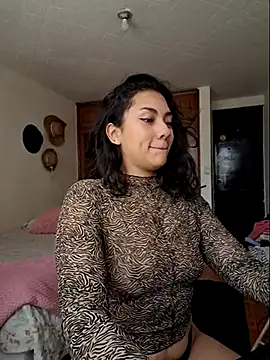 Thaliacooper  online show from 02.24.25