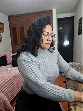 Thaliacooper  online show from 09.20.25