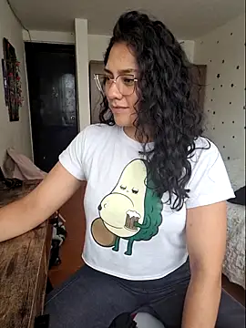 Thaliacooper  online show from 10.22.25