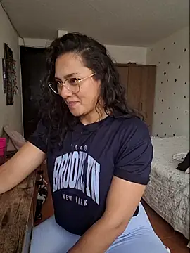 Thaliacooper  online show from 10.23.25