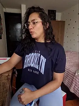 Thaliacooper  online show from 11.19.25