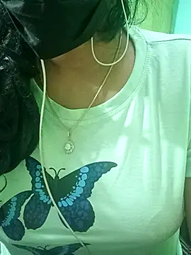 Snapshot of Aishu-tamil09 chatting on 02.14.25 Aishu-tamil09 online show from 02.14.25