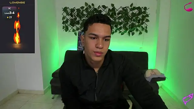 Snapshot of Taylor_John chatting on 12.07.24 Taylor John online show from 12.07.24