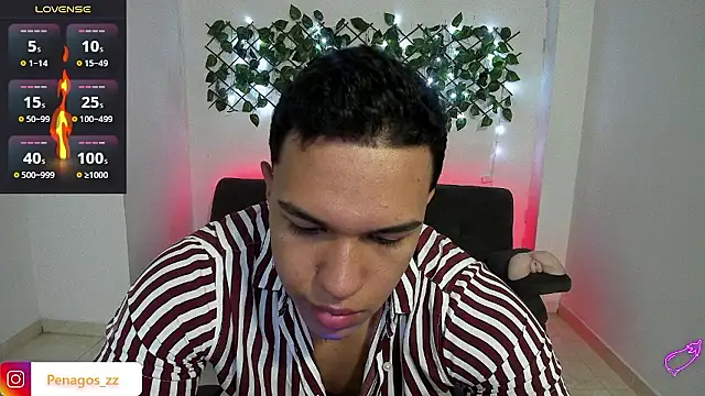 Snapshot of Taylor_John chatting on 12.08.24 Taylor John online show from 12.08.24