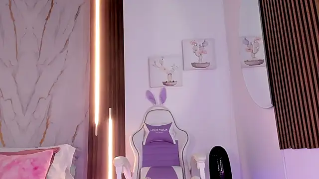 Snapshot of mia_six66 chatting on 10.08.25 mia six66 online show from 10.08.25