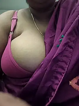 Snapshot of bigboobyrush chatting on 10.04.25 bigboobyrush online show from 10.04.25