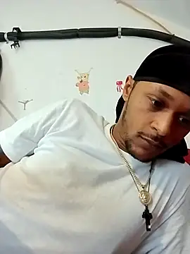 Snapshot of rayyymack chatting on 10.08.25 rayyymack online show from 10.08.25