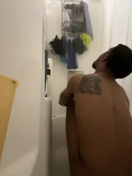 Snapshot of rayyymack chatting on 10.29.25 rayyymack online show from 10.29.25