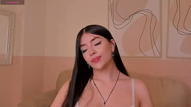 Snapshot of ValeriaRiveraX chatting on 12.14.24 ValeriaRiveraX online show from 12.14.24