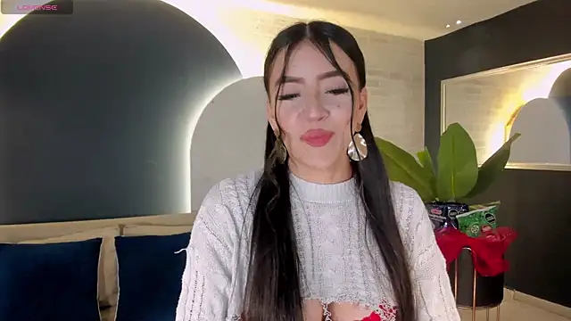 Snapshot of ValeriaRiveraX chatting on 12.24.24 ValeriaRiveraX online show from 12.24.24