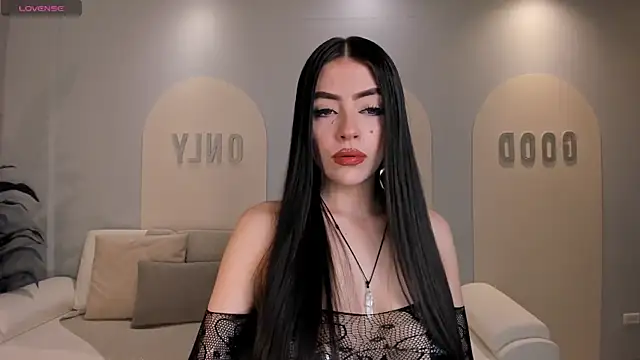 Snapshot of ValeriaRiveraX chatting on 02.19.25 ValeriaRiveraX online show from 02.19.25