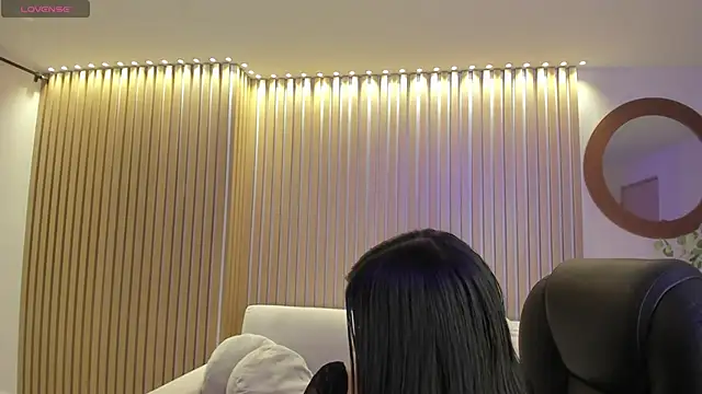 Snapshot of ValeriaRiveraX chatting on 03.09.25 ValeriaRiveraX online show from 03.09.25