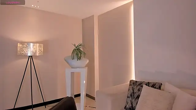 Snapshot of ValeriaRiveraX chatting on 03.21.25 ValeriaRiveraX online show from 03.21.25
