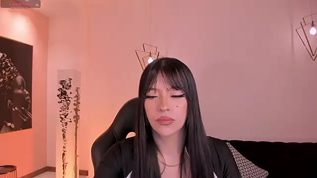 Snapshot of ValeriaRiveraX chatting on 10.04.25 ValeriaRiveraX online show from 10.04.25