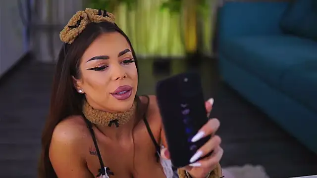 Snapshot of MissKiarra chatting on 02.27.25 MissKiarra online show from 02.27.25