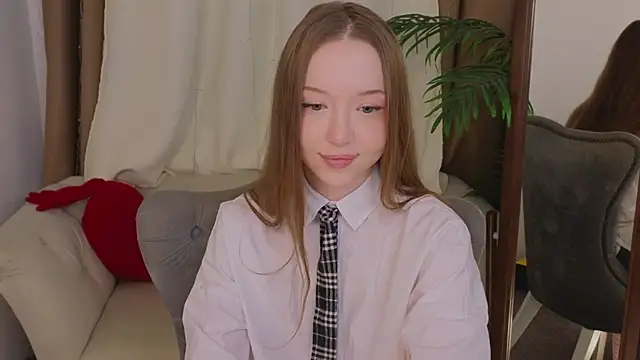 Snapshot of VioletMills chatting on 02.16.25 VioletMills online show from 02.16.25