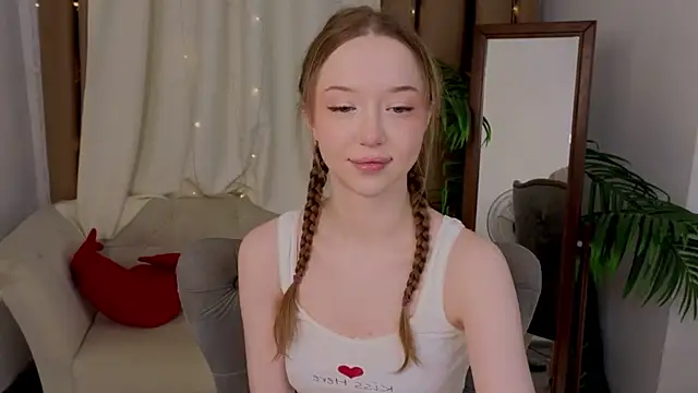 Snapshot of VioletMills chatting on 02.19.25 VioletMills online show from 02.19.25