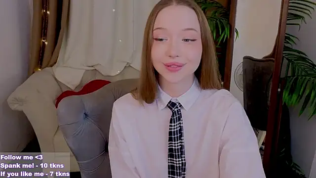 Snapshot of VioletMills chatting on 02.21.25 VioletMills online show from 02.21.25