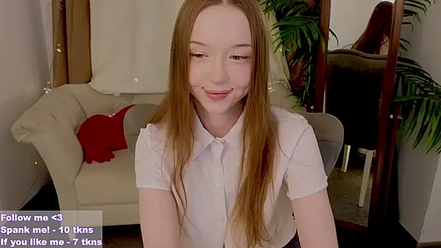 Snapshot of VioletMills chatting on 02.22.25 VioletMills online show from 02.22.25