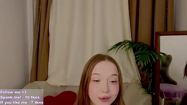 Snapshot of VioletMills chatting on 02.23.25 VioletMills online show from 02.23.25