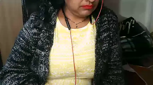 Snapshot of Cute_Ruhi99 chatting on 01.01.25 Cute Ruhi99 online show from 01.01.25