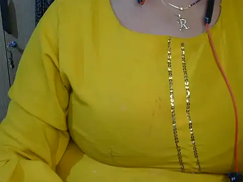 Snapshot of Cute_Ruhi99 chatting on 02.20.25 Cute Ruhi99 online show from 02.20.25
