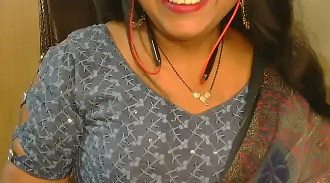 Snapshot of Cute_Ruhi99 chatting on 03.10.25 Cute Ruhi99 online show from 03.10.25
