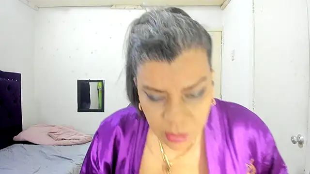 vikyadams online show from 10.31.25