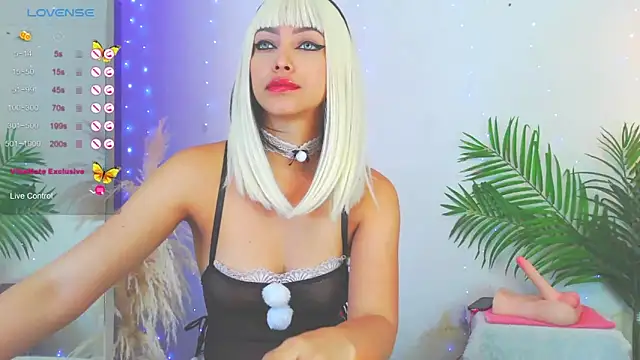 Snapshot of catalina__lovers chatting on 12.18.24 catalina lovers online show from 12.18.24